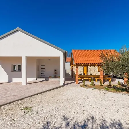 Poolincluded Barba Holiday home *